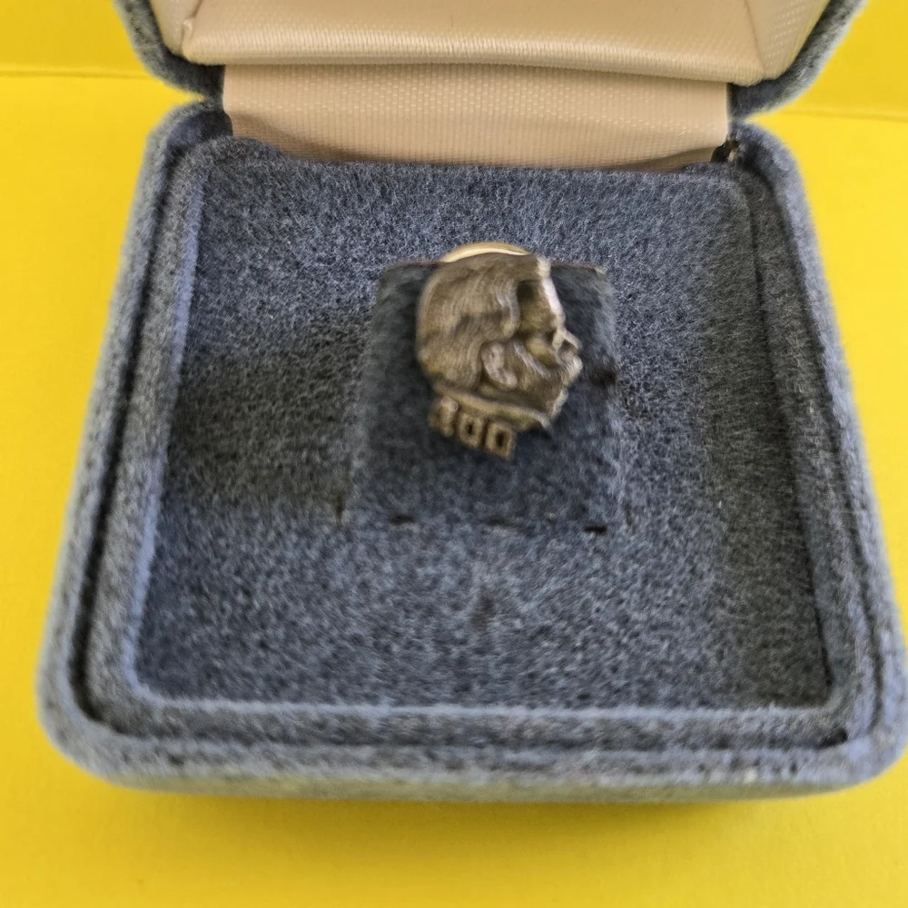 Vintage Tie Tack or Lapel Pin